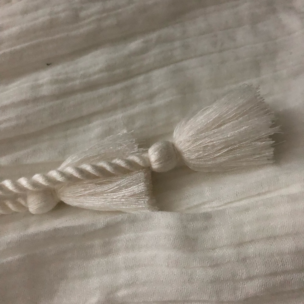 Abercrombie & Fitch Cream Twisted Tassel Trim